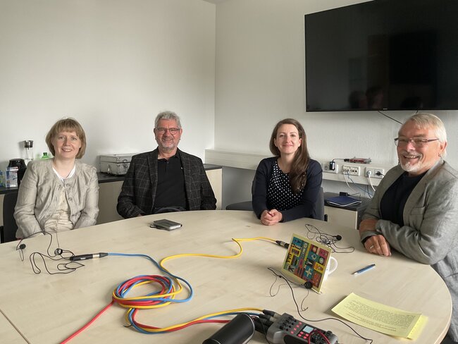 Franziska Holz (German Institute for Economic Research in Berlin), Robert Schlögl (Fritz Haber Institute of the Max Planck Society), Steffi Hlawenka (Helmholtz-Zentrum Berlin für Materialien und Energie) und Thomas Prinzler (Moderator) discuss about hydrogen as green energy source.